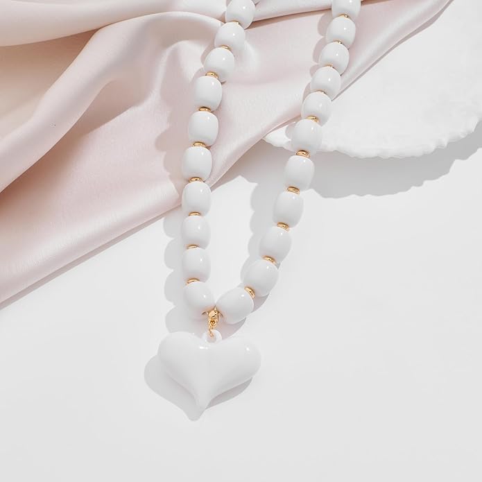YUJIE Chunky Heart Penadnt Necklace for Women- Exaggerated Statement Puff Heart Necklace with Acrylic Beaded Chain