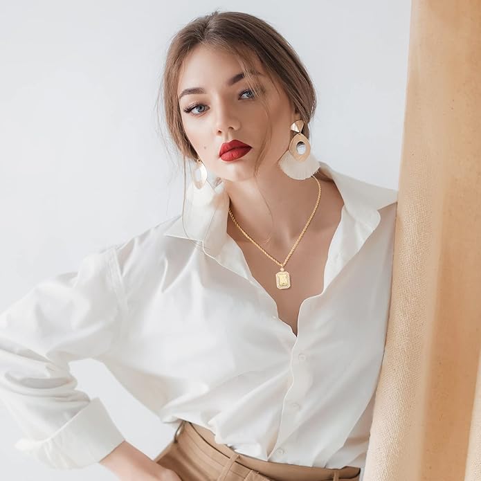 Poekio Gold Initial Necklaces for Women, Letter Necklace for Her Birthday Yellow Gold Initial Pendant Necklace with Rope Chain, Women Jewelry Gifts for Her Wife Girlfriend