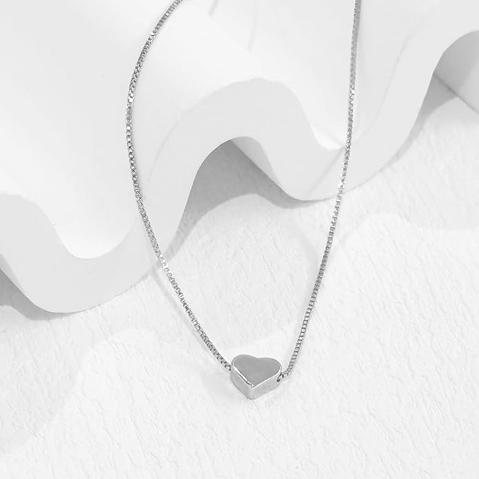 Cute Heart Necklace Dainty 18k Gold Plated Tiny Heart Pendant Choker Necklaces Small Gold Love Open Heart Chain Necklace for Women Simple Gold Necklace for Women Trendy Jewelry