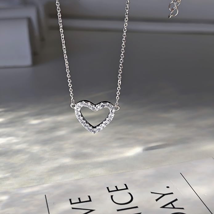 Zeffy Dainty Gold Heart Necklace for Women Trendy 14K Gold/Silver Plate Cute Heart Pendant Choker Necklaces Gold Love Heart Chain Necklace for Women Dainty Gold Jewelry Gifts for Women