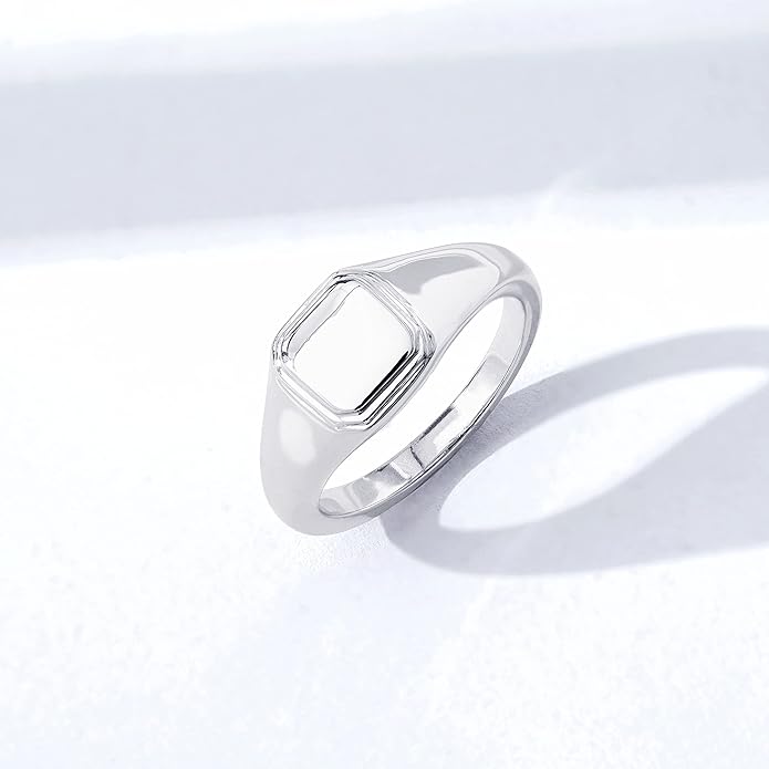 Amazon Essentials 14K Plated Sterling Silver Round Signet Ring