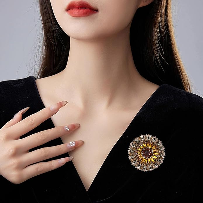 Rhinestone Crystal Flower Brooch for Women - Sparkling Large Sunflower Brooch with Vintage Floral Design - Elegant Lapel Pin for Wedding, Bridal Dresses, Jackets & Scarves
