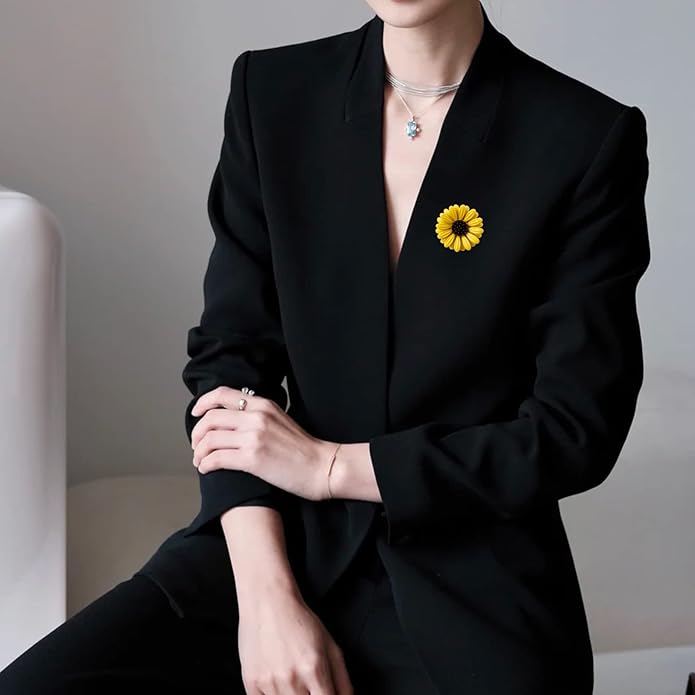 HUJUON Daisy Flower Brooch Pin for Women. Yellow Sunflower Collar Pin Chrysanthemum Brooch Coat Hat Sweater Accessories