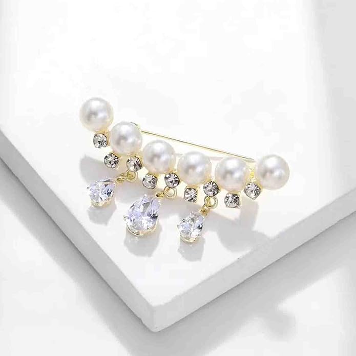 Crystal Pearl Flower Brooches Pins Fashion Beautiful Created Rhinestone Floral Brooch Good Idea for Party Dance Wedding Banquet for Elegant Women Girl