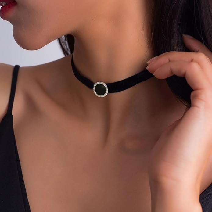 Black Choker Necklaces for Women 90s Red Black Velvet Choker Necklace Thick Thin Chocker Tube Heart Circle Choker Necklace Lace Tatto Collar Necklace Goth Choker Jewelry