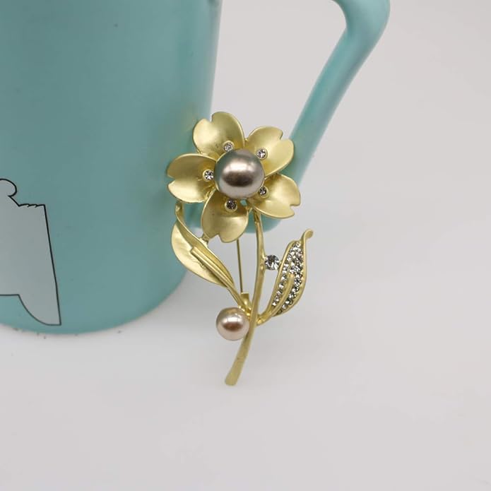 Crystal Pearl Flower Brooches Pins Fashion Beautiful Created Rhinestone Floral Brooch Good Idea for Party Dance Wedding Banquet for Elegant Women Girl