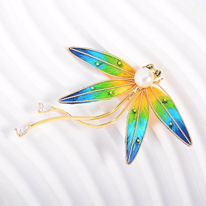 14K Gold Dynamic Dragonfly Brooch with Moissanite Wing Design, A Day-to-Night Transition Accessory, Suitable for Office and Dinner Parties