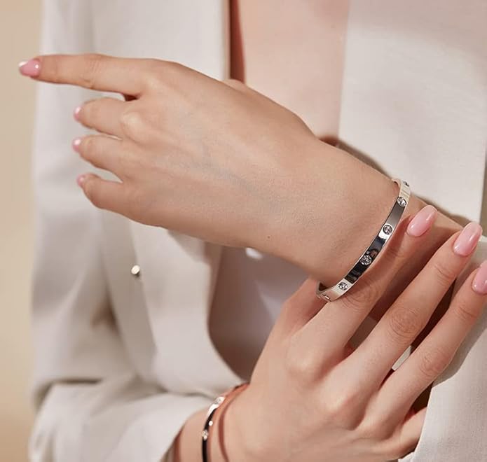 18K Gold-plated Bracelets for Women Friendship Love Bangle Bracelets Stainless Steel Bracelet Jewelry Birthday Gifts for Women Stocking Stuffers