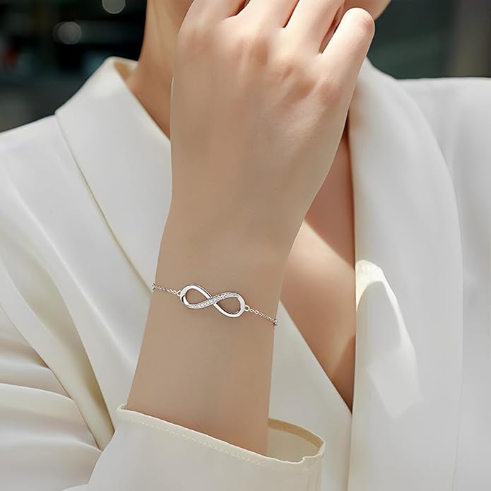 To My Beautiful Daughter In Law Bracelet From Mother-In-Law, Daughter In Law Birthday Gifts, Infinity Star Heart Bracelet For Her With Heartfelt Message Card & Elegant Box, Bonus Daughters Bracelets