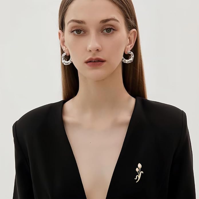 Flower Brooch for Women Girls Flower Rhinestone Brooch Gold Plated Lapel Pin Clothing Accessory Wedding Gift Fashion Jewelry for Mom Wife