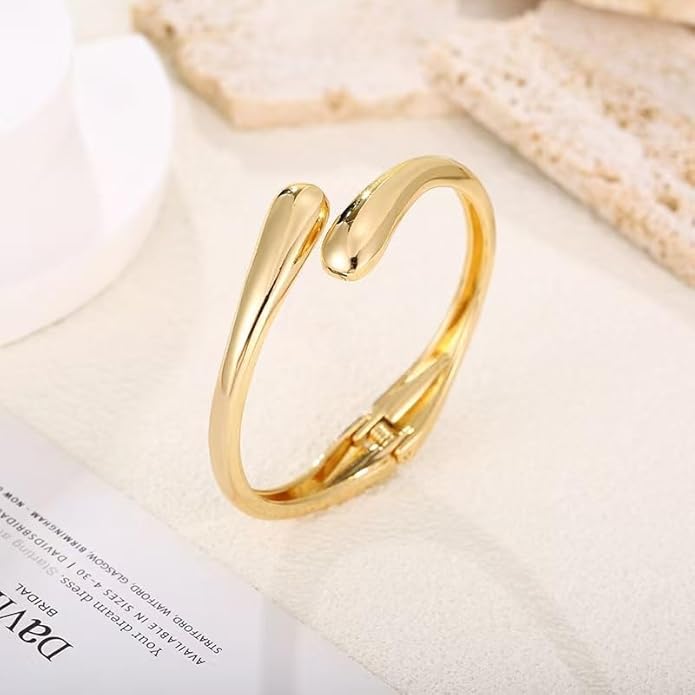 jokcde Chunky Gold/Silver Gold Cuff Bangle Bracelets for Women Trendy Hinged Cuff Open Wide Chunky Gold Bracelet Minimalist Bangle Jewelry Gift