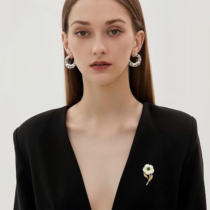 Flower Brooch for Women Girls Flower Rhinestone Brooch Gold Plated Lapel Pin Clothing Accessory Wedding Gift Fashion Jewelry for Mom Wife