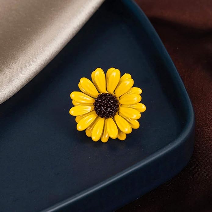 HUJUON Daisy Flower Brooch Pin for Women. Yellow Sunflower Collar Pin Chrysanthemum Brooch Coat Hat Sweater Accessories