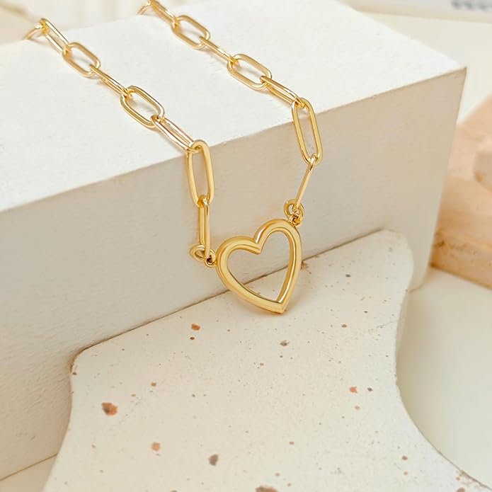 Cute Heart Necklace Dainty 18k Gold Plated Tiny Heart Pendant Choker Necklaces Small Gold Love Open Heart Chain Necklace for Women Simple Gold Necklace for Women Trendy Jewelry