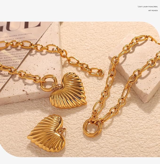Chunky Gold Heart Necklace for Women,18K Gold Plated Puffy Heart Pendant with Paperclip Chain,Stainless Steel Statement Jewelry Waterproof Jewelry Gift for Chrismas