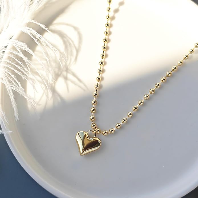 Zeffy Dainty Gold Heart Necklace for Women Trendy 14K Gold/Silver Plate Cute Heart Pendant Choker Necklaces Gold Love Heart Chain Necklace for Women Dainty Gold Jewelry Gifts for Women