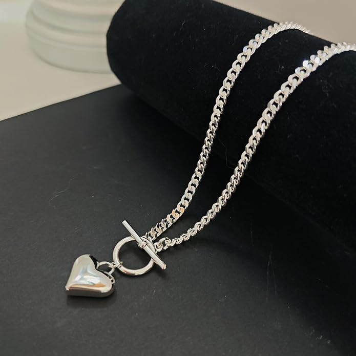 Cute Heart Necklace Dainty 18k Gold Plated Tiny Heart Pendant Choker Necklaces Small Gold Love Open Heart Chain Necklace for Women Simple Gold Necklace for Women Trendy Jewelry