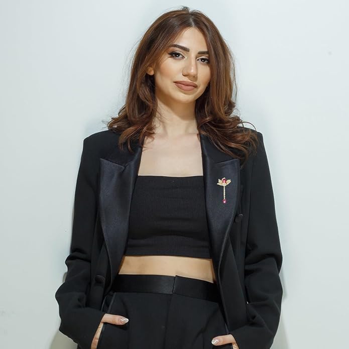 Flower Brooch for Women Girls Flower Rhinestone Brooch Gold Plated Lapel Pin Clothing Accessory Wedding Gift Fashion Jewelry for Mom Wife