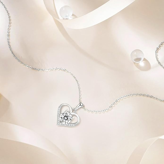 1CT Heart Brilliant Moissanite Heart Pendant Necklace D Color VVS1 S925 18K White Gold Plated for Mother Love Friend Mother’s Day Birthday Gift for Her 18inch