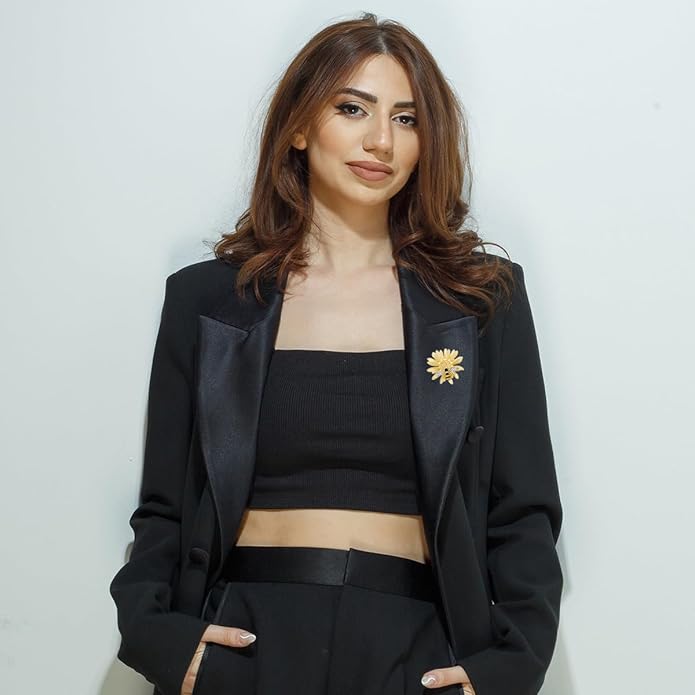 Fashion Flower Brooches for Women Rhinestone Flower Brooches Pins 18k Gold Plated Lapel Pins Jewelry for Girlfriend Wife