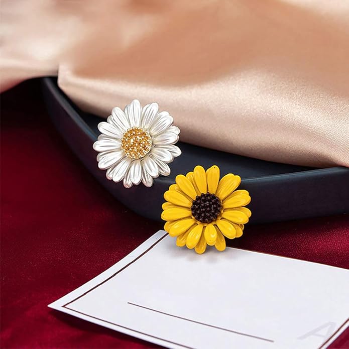 HUJUON Daisy Flower Brooch Pin for Women. Yellow Sunflower Collar Pin Chrysanthemum Brooch Coat Hat Sweater Accessories