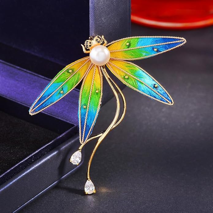 14K Gold Dynamic Dragonfly Brooch with Moissanite Wing Design, A Day-to-Night Transition Accessory, Suitable for Office and Dinner Parties