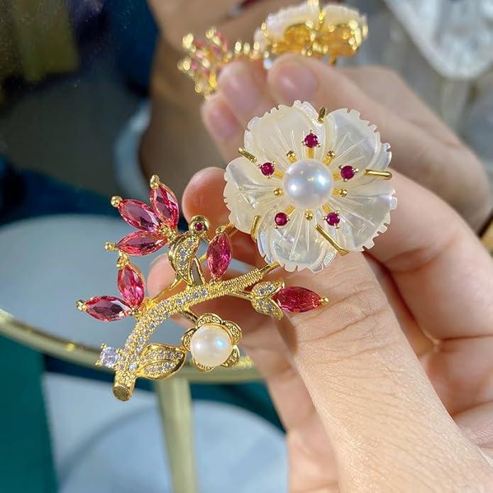 Fashion Flower Brooches for Women Rhinestone Flower Brooches Pins 18k Gold Plated Lapel Pins Jewelry for Girlfriend Wife