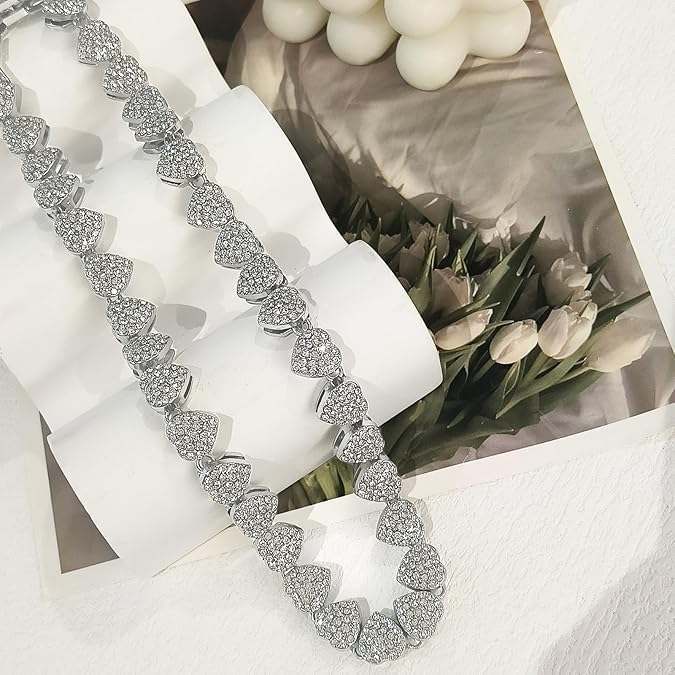 Zeffy Dainty Gold Heart Necklace for Women Trendy 14K Gold/Silver Plate Cute Heart Pendant Choker Necklaces Gold Love Heart Chain Necklace for Women Dainty Gold Jewelry Gifts for Women