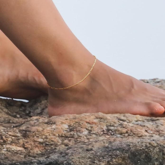 MELELIFE 14K Gold Anklets for Women Gold ankle Bracelets for Women Figaro Anklet Simple Flowing Chain Design Dainty Anklets for Womens Ankle Bracelet Adjustable Size