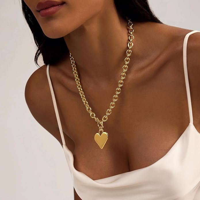 Cute Heart Necklace Dainty 18k Gold Plated Tiny Heart Pendant Choker Necklaces Small Gold Love Open Heart Chain Necklace for Women Simple Gold Necklace for Women Trendy Jewelry