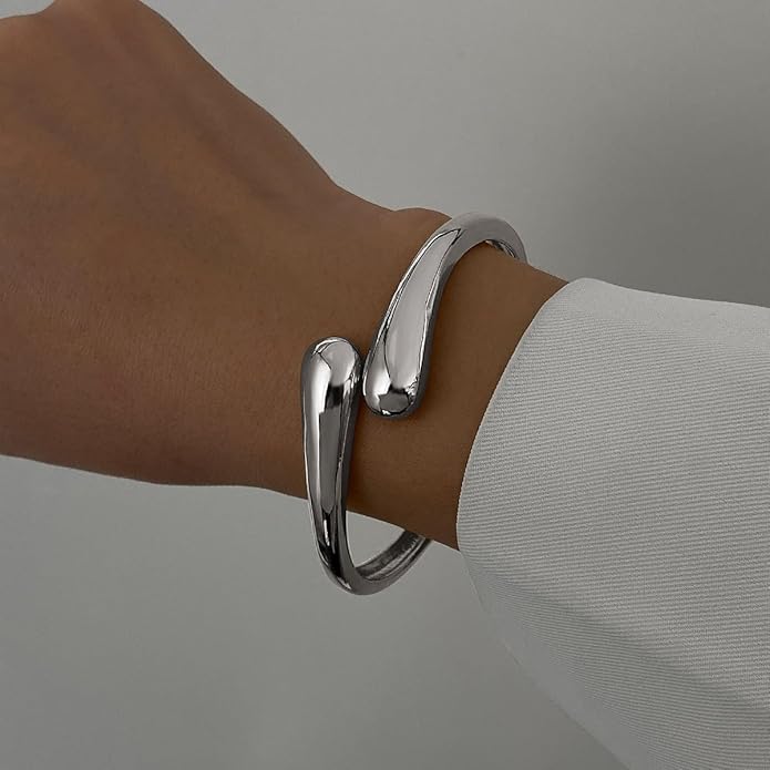 jokcde Chunky Gold/Silver Gold Cuff Bangle Bracelets for Women Trendy Hinged Cuff Open Wide Chunky Gold Bracelet Minimalist Bangle Jewelry Gift