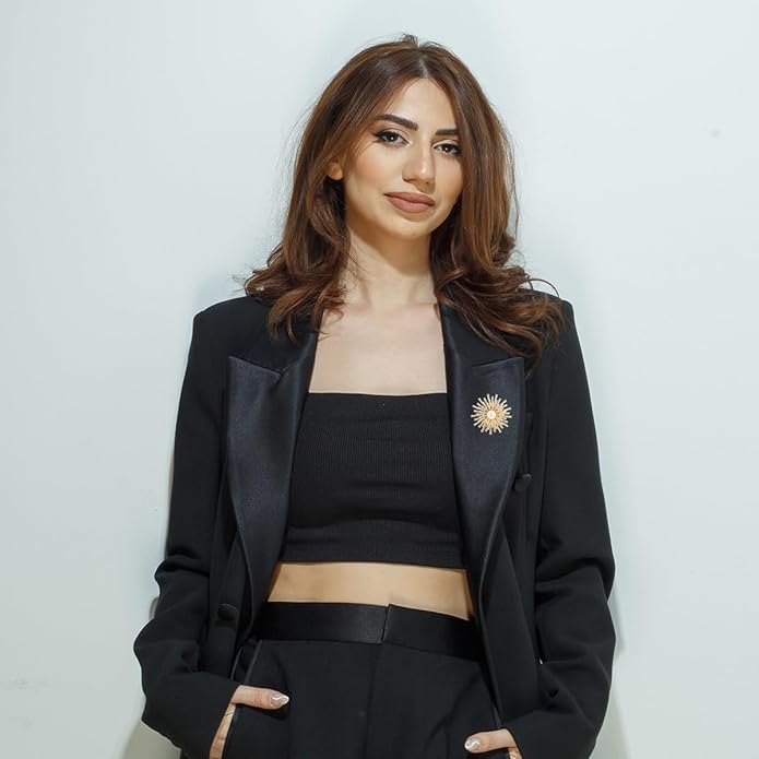 Fashion Flower Brooches for Women Rhinestone Flower Brooches Pins 18k Gold Plated Lapel Pins Jewelry for Girlfriend Wife