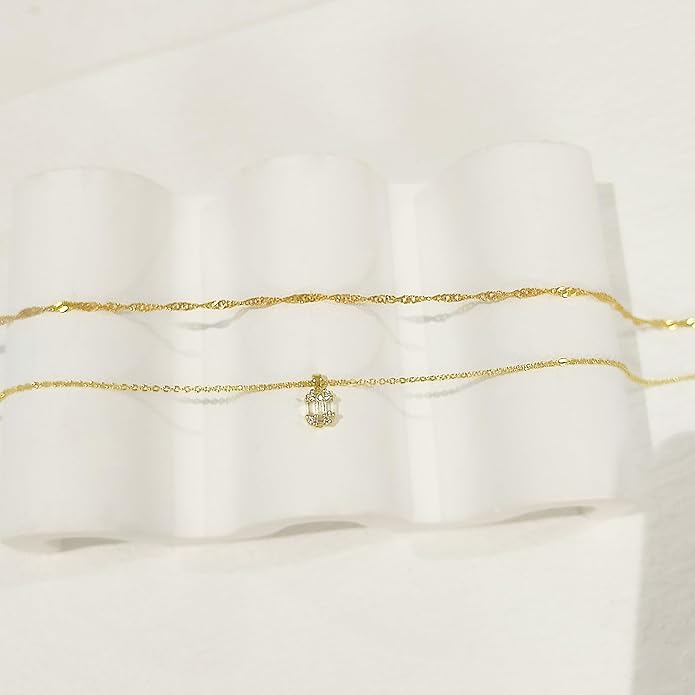 Diamond Pendant Necklace for Women, Dainty Gold Necklace 18k Gold Plated Paperclip Choker Necklaces Cute Open Oval Necklaces Simple Gold Necklace Jewelry Gifts for Women Trendy