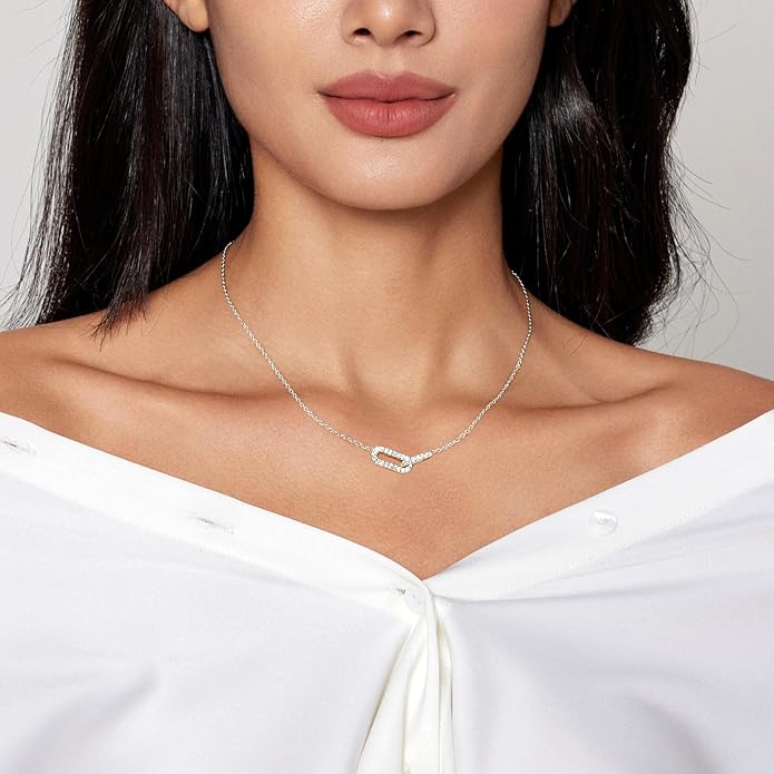 Diamond Pendant Necklace for Women, Dainty Gold Necklace 18k Gold Plated Paperclip Choker Necklaces Cute Open Oval Necklaces Simple Gold Necklace Jewelry Gifts for Women Trendy