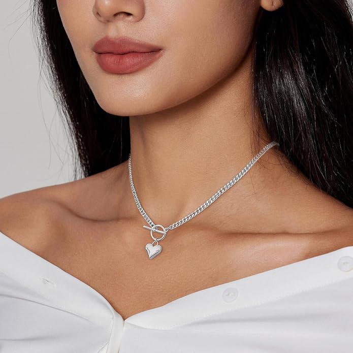 Cute Heart Necklace Dainty 18k Gold Plated Tiny Heart Pendant Choker Necklaces Small Gold Love Open Heart Chain Necklace for Women Simple Gold Necklace for Women Trendy Jewelry