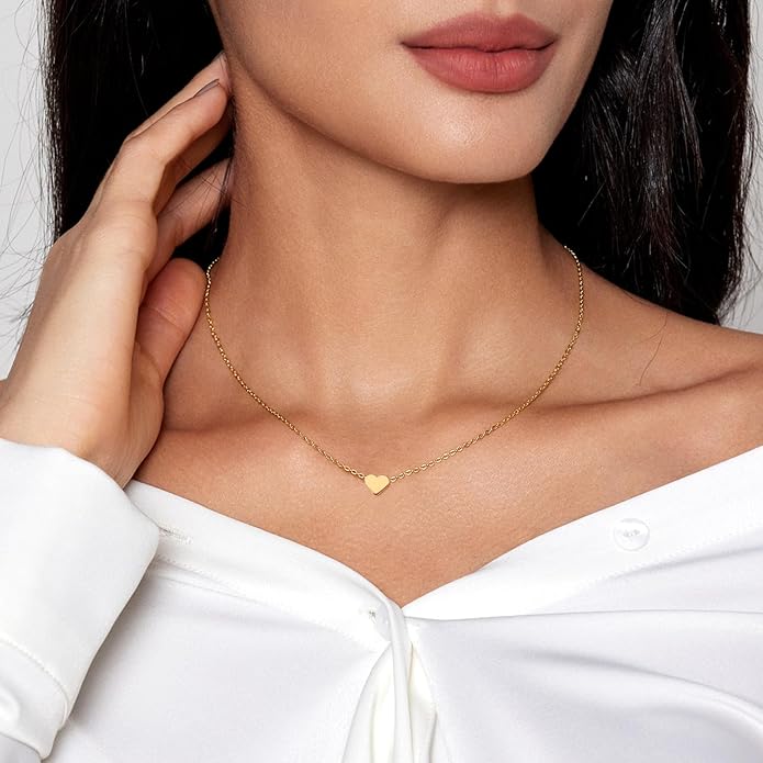 Cute Heart Necklace Dainty 18k Gold Plated Tiny Heart Pendant Choker Necklaces Small Gold Love Open Heart Chain Necklace for Women Simple Gold Necklace for Women Trendy Jewelry