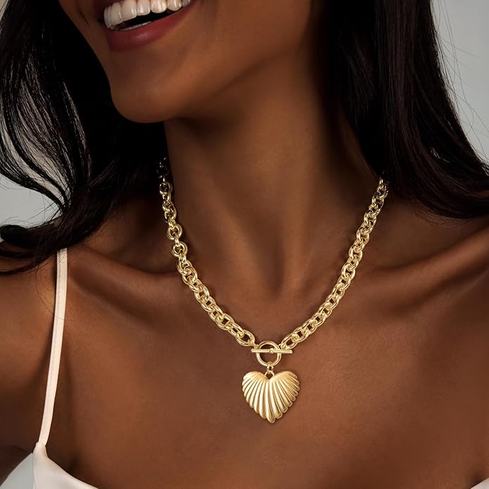Cute Heart Necklace Dainty 18k Gold Plated Tiny Heart Pendant Choker Necklaces Small Gold Love Open Heart Chain Necklace for Women Simple Gold Necklace for Women Trendy Jewelry