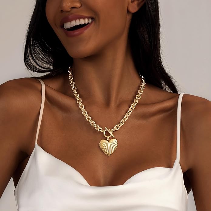 Cute Heart Necklace Dainty 18k Gold Plated Tiny Heart Pendant Choker Necklaces Small Gold Love Open Heart Chain Necklace for Women Simple Gold Necklace for Women Trendy Jewelry