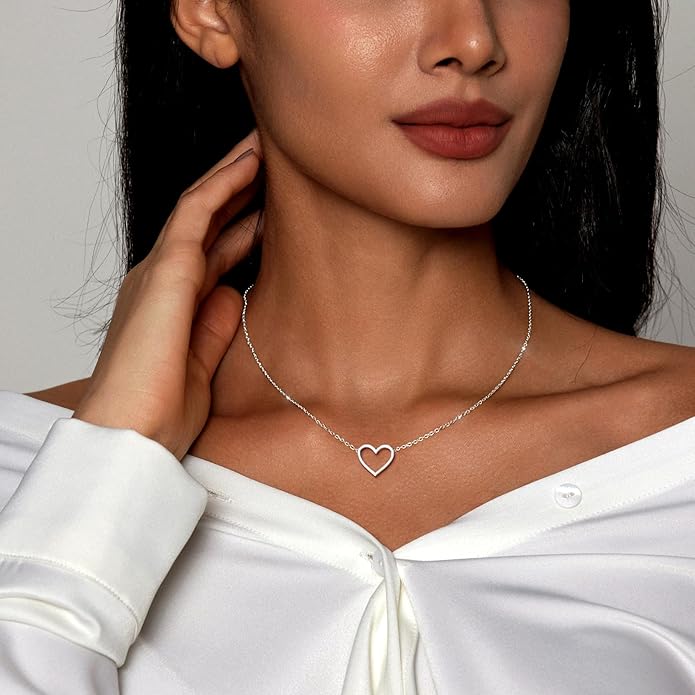 Zeffy Dainty Gold Heart Necklace for Women Trendy 14K Gold/Silver Plate Cute Heart Pendant Choker Necklaces Gold Love Heart Chain Necklace for Women Dainty Gold Jewelry Gifts for Women