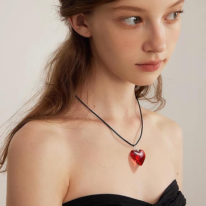 Zeffy Cute Heart Necklace 18k Gold/Silver Plated Tiny Heart Pendant Choker Necklaces Gold Love Heart Chain Necklace for Women Dainty Gold Jewelry Valentines Day Gifts for Women Girls Teen Girls