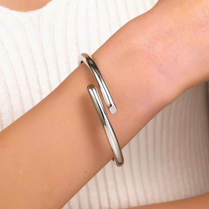 jokcde Chunky Gold/Silver Gold Cuff Bangle Bracelets for Women Trendy Hinged Cuff Open Wide Chunky Gold Bracelet Minimalist Bangle Jewelry Gift