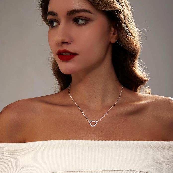 Zeffy Dainty Gold Heart Necklace for Women Trendy 14K Gold/Silver Plate Cute Heart Pendant Choker Necklaces Gold Love Heart Chain Necklace for Women Dainty Gold Jewelry Gifts for Women