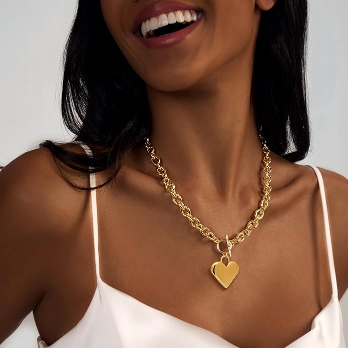 Cute Heart Necklace Dainty 18k Gold Plated Tiny Heart Pendant Choker Necklaces Small Gold Love Open Heart Chain Necklace for Women Simple Gold Necklace for Women Trendy Jewelry