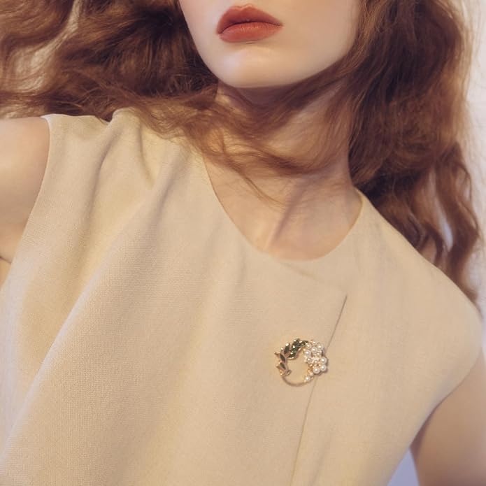 SHE'S FREE STYLE JUST FOR YOU Handmade Gardenia Brooches and Pins For Women, Enamel Flower Brooch Green Leaves Pins Hand Dripping Oil Jewelry Brooch Pins Fashion Garland Safety Pins