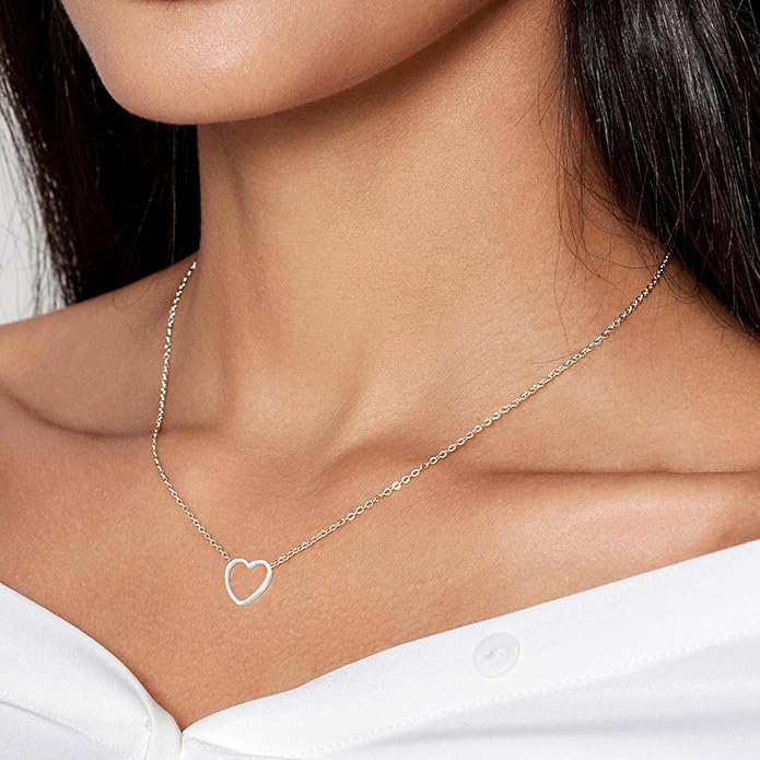 Cute Heart Necklace Dainty 18k Gold Plated Tiny Heart Pendant Choker Necklaces Small Gold Love Open Heart Chain Necklace for Women Simple Gold Necklace for Women Trendy Jewelry