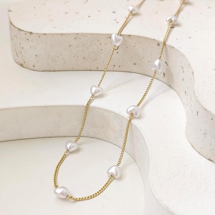 Zeffy Dainty Gold Heart Necklace for Women Trendy 14K Gold/Silver Plate Cute Heart Pendant Choker Necklaces Gold Love Heart Chain Necklace for Women Dainty Gold Jewelry Gifts for Women