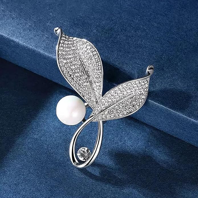 Dainty Gold Crystal Flower Brooch Pin Shiny Zircon Pearls Floral Femininity Brooch Trendy Prom Costume Jewelry Accessories Gift for Women