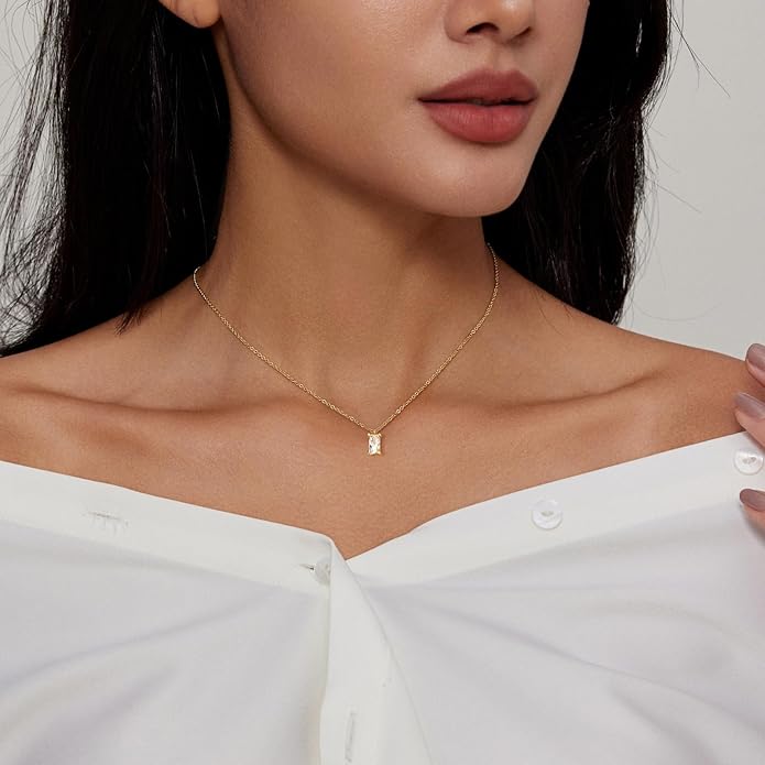 Diamond Pendant Necklace for Women, Dainty Gold Necklace 18k Gold Plated Paperclip Choker Necklaces Cute Open Oval Necklaces Simple Gold Necklace Jewelry Gifts for Women Trendy