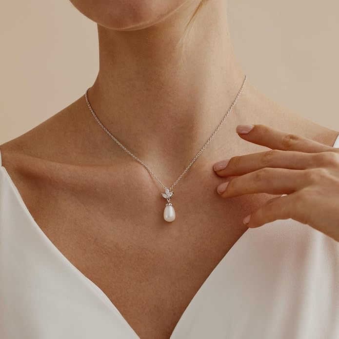 Pearl Necklace for Women Trendy,14k Gold Plated Necklace Dainty Wedding Necklace Small Cute Choker Necklace Beaded Lariat Drop Necklace Vintage Waterproof Jewelry for Women Gold Jewelry Fashion Gifts