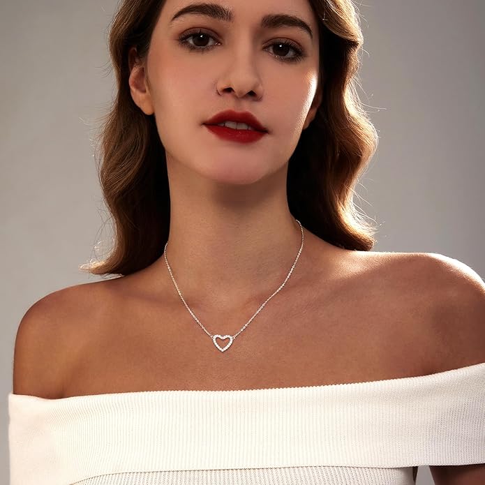 Zeffy Dainty Gold Heart Necklace for Women Trendy 14K Gold/Silver Plate Cute Heart Pendant Choker Necklaces Gold Love Heart Chain Necklace for Women Dainty Gold Jewelry Gifts for Women